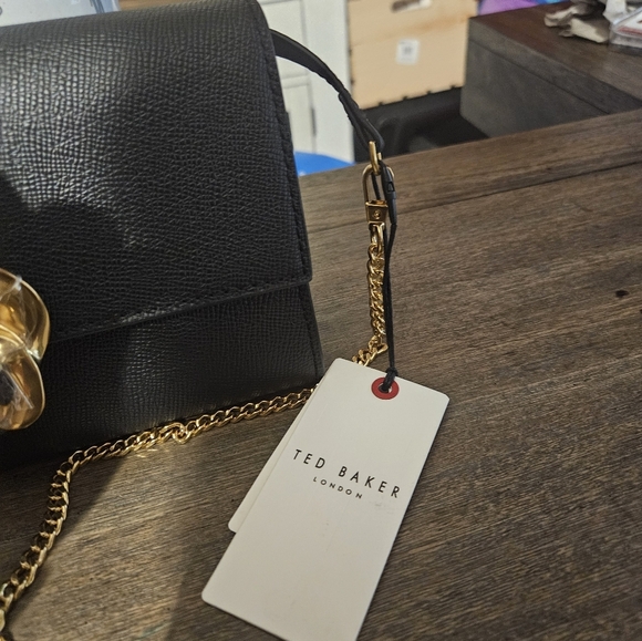 Ted Baker London Black Leather Magnolia Kira Gold Rose Clutch Crossbody Bag NWT - Picture 5 of 8